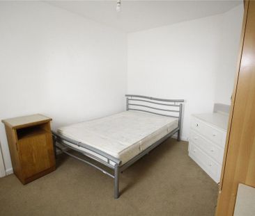 4 bedroom semi-detached house to rent - Photo 6