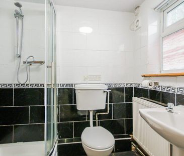 4 bedroom end of terrace house to rent - Photo 6