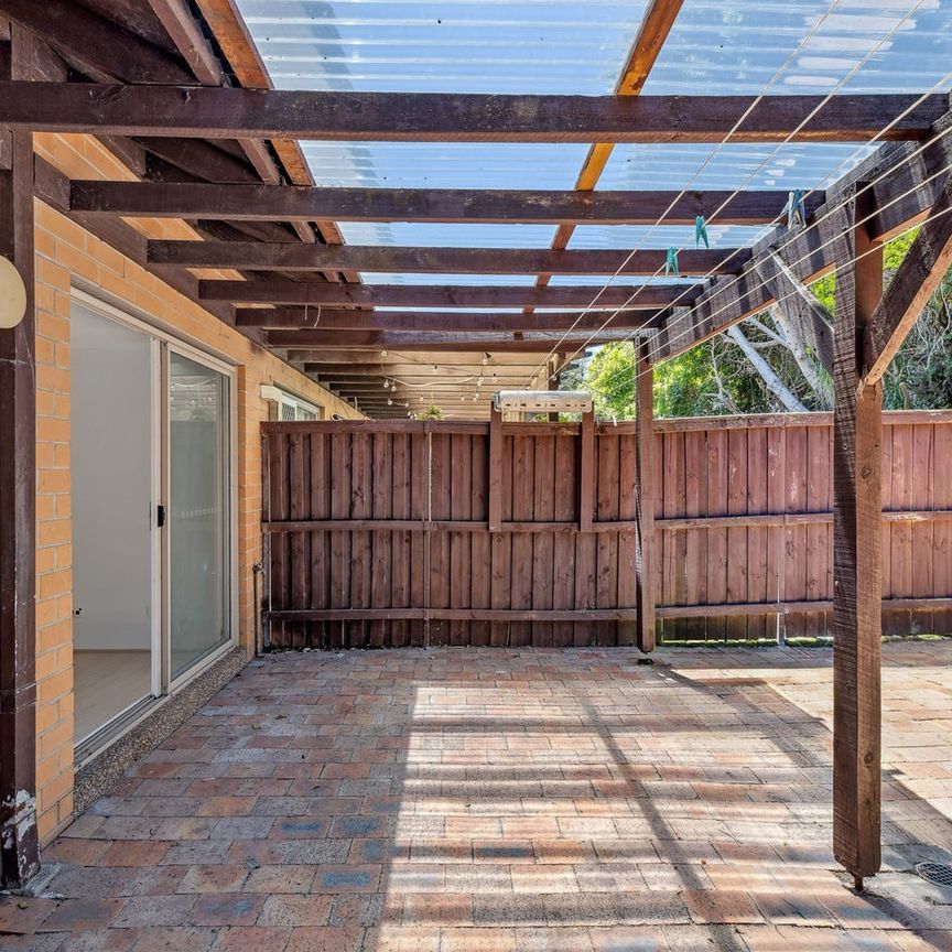 Three-bedroom townhouse in peaceful garden complex - Photo 1