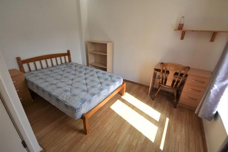 6 bedroom semi-detached house to rent - Photo 2