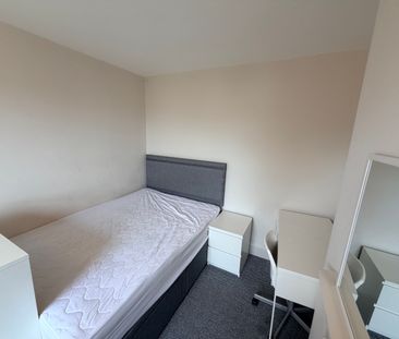 4 bedroom house - Photo 5