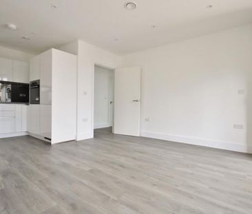 Kempton House, London Square, 122 High Street,TW18 - Photo 3