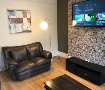 8 bedroom terraced house to rent - Photo 1