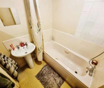 Denbeigh House, Rectory Road, Rushden, NN10 - Photo 3