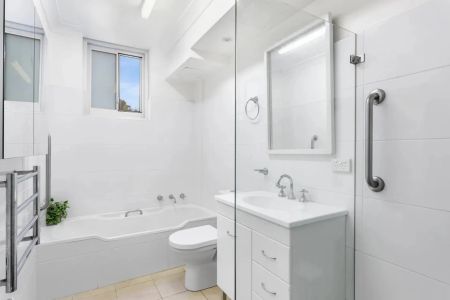 Brilliant Apartment with Enviable Positioning - Photo 5