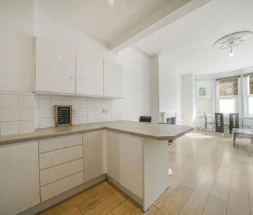 3 bedroom flat to rent - Photo 6