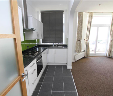2 bedroom flat to rent - Photo 2