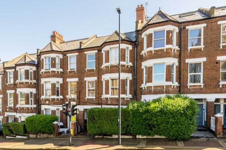Latchmere Road, London, SW11, London - Photo 3