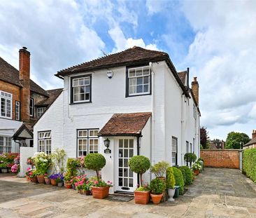 A charming character cottage in the heart of Henley - Photo 1