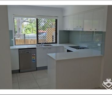 Sophisticated Living: Exceptional Townhouse in Prestigious Marsden ... - Photo 5
