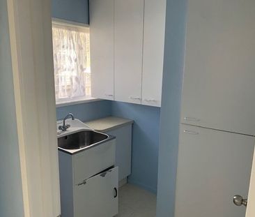 Spacious warm 3 Bedroom - Photo 6