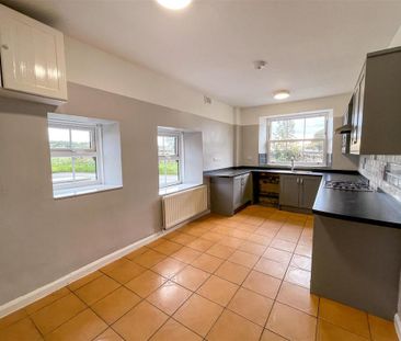 5 bedroom farm house to rent - Photo 1