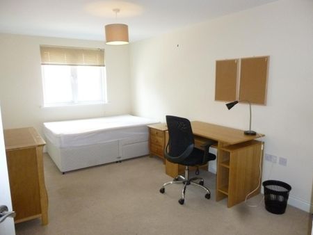 3 bedroom apartment to rent - Photo 4