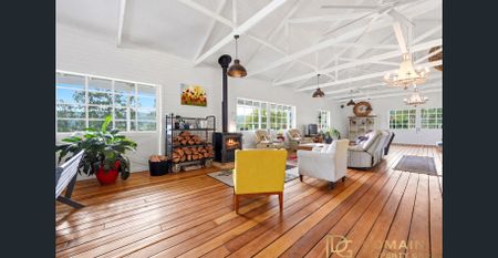 Furnished Exquisite Family Entertainer - Photo 2