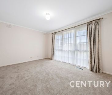 Spacious Family Home Zoned for Highvale Secondary College - Photo 2