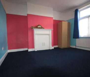 The Drive, Ilford, IG1 - Photo 5