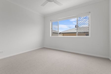 Spacious 3-Bedroom Unit in Prime Gordon Park Location - Photo 2