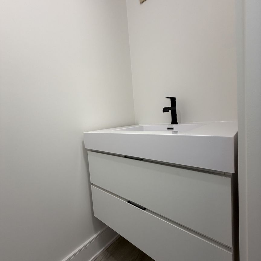 For Lease - 236 Ellis Avenue, St. Catharines, Ontario - Photo 1