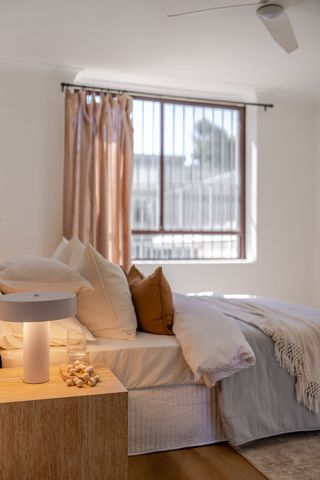 Sunlit Two-Bedroom Apartment Moments from Diamond Bay - Photo 2