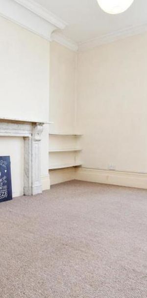 A fantastic large one bedroom property on Meridian Place. **Video tour available** - Photo 1