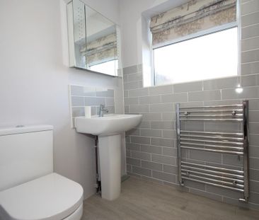 2 bedroom semi-detached house to rent - Photo 3