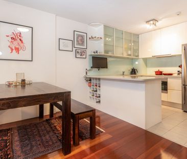 A light & spacious apartment w/ balcony & urban city views | Centra... - Photo 5