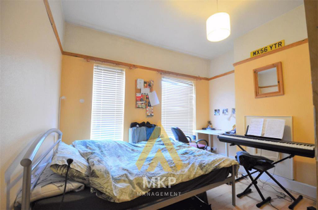 3 bedroom terraced house to rent - Photo 3