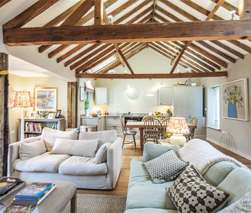 2 bedroom character property to rent - Photo 1