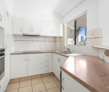 TWO BEDROOM, TWO BATHROOM, TWO CAR ACCOM WITH POOL - WALK TO BEACH - Photo 5