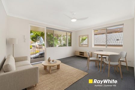 INTERNAL PHOTOS NOW LIVE! Comfortable Two Bedroom Apartment in a Convenient Location - Photo 2