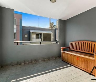 Luxury Living, Executive One (1) Bedroom Apartment Plus Undercover ... - Photo 5