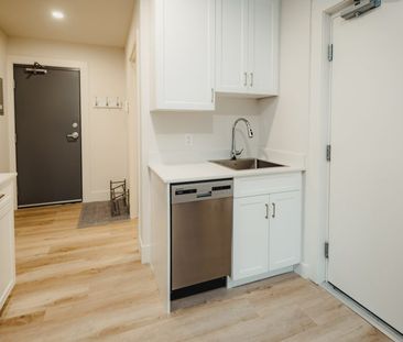 Furnished Bachelor: 247 Young - Photo 4