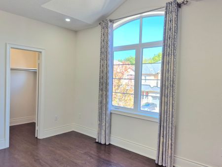 For Lease - 3192 Meadow Marsh Crescent, Oakville, Ontario - Photo 2