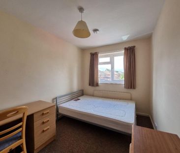 5 bedroom semi-detached house to rent - Photo 4