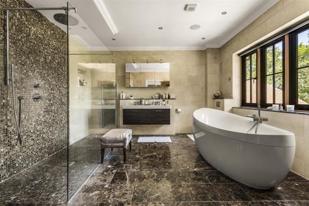 6 bedroom detached house to rent - Photo 4