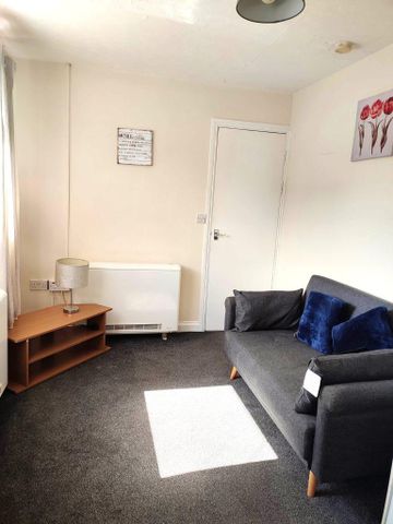 1 bedroom flat to rent - Photo 2