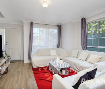 SPACIOUS 3 BEDROOM TOWNHOUSE! - Photo 1