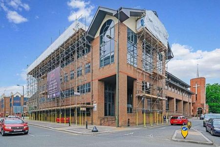 Aquila House, Surrey, RH1 - Photo 4