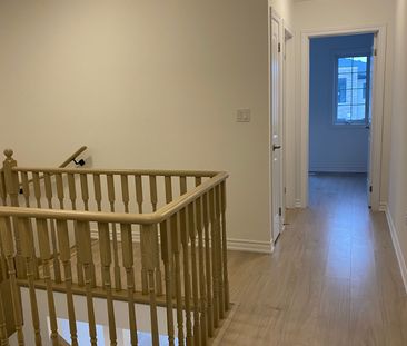 For Lease - 19 Pumpkin Corner Crescent, Barrie, Ontario - Photo 4