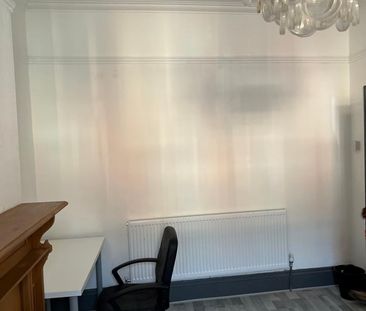 5 Bed Terraced House, Clarendon Park Road, LE2 - Photo 4