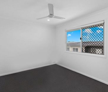 Modern Comfort & Lifestyle - 5 Years Young Townhouse in Prime Thorn... - Photo 1