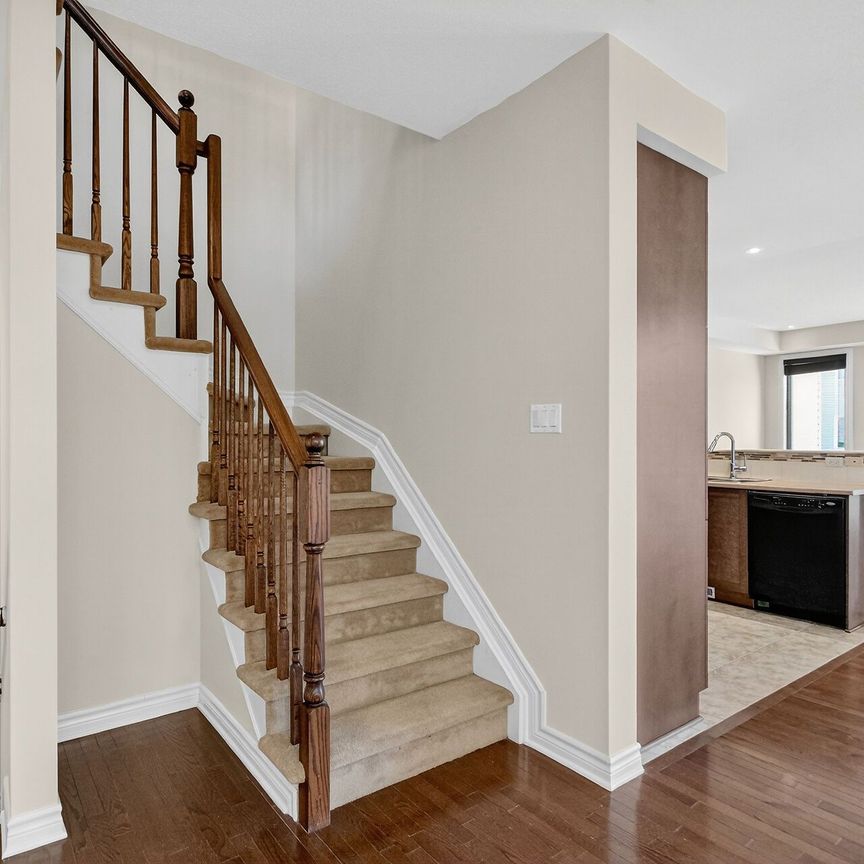 For Lease - 272 Broxburn Crescent, Barrhaven, Ontario - Photo 1