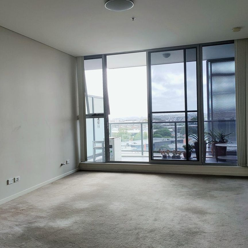 Stunning 2 bedroom Apartment for lease with multi pool - Photo 1