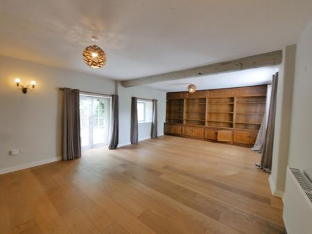 5 bedroom detached house to rent - Photo 2