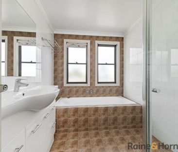 FOUR BEDROOM FAMILY HOME - Photo 2