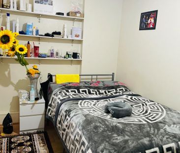 1 bedroom in a flat share to rent - Photo 6