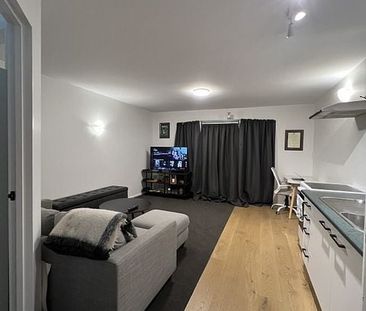 1 Bed, 1 Bath Unit in Newton With carpark! - Photo 4