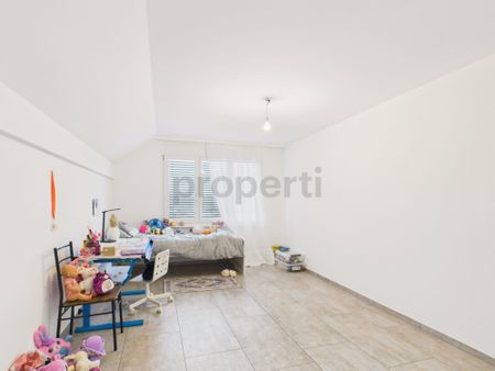 Modern 3.5-room attic apartment with balcony in Märstetten - Foto 3