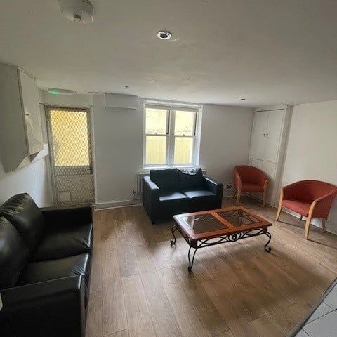 6 Bed Semi-Detached House, Ditchling Road, BN1 - Photo 1