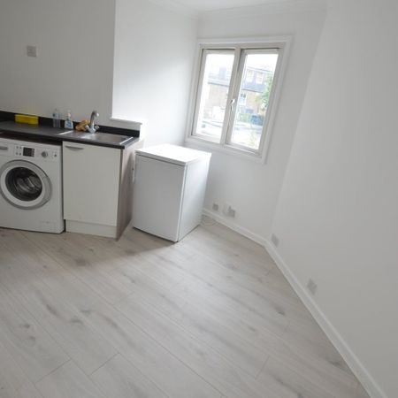 Studio Flat, Chingford Road, E17 - Photo 3